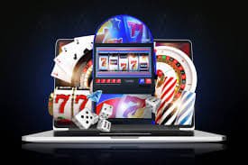 Live casino table gameplay with multiple users